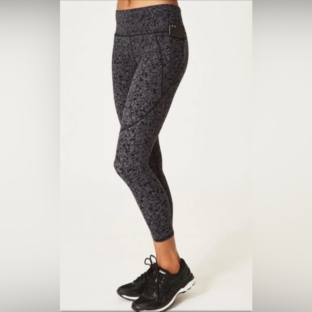 Sweaty Better Power Workout 7/8 Length Leggings Black Gray Hexagon Print Small